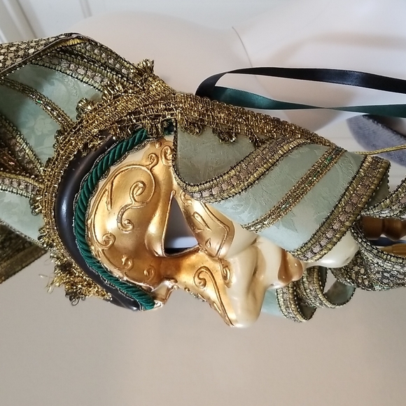 This MASK is striking, Great for Mardi Gras (has a little weight to it) - Picture 6 of 9